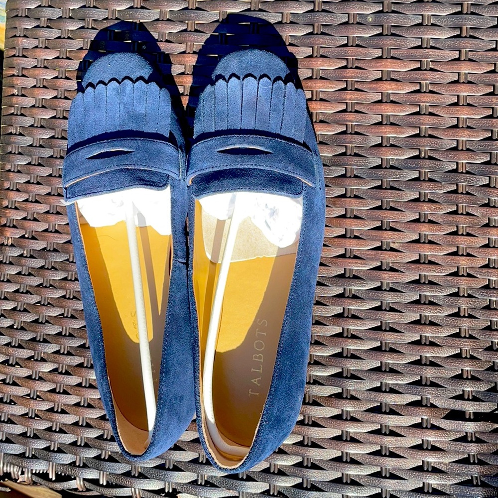 NWOT-Suede loafers
